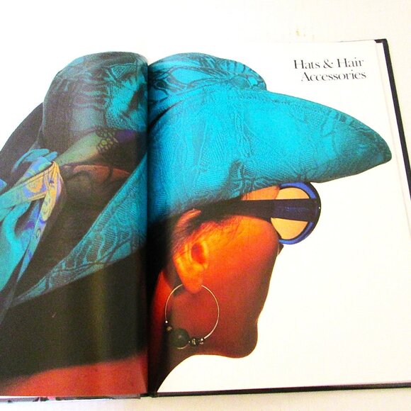 Singer Referencing Library book, Creating Fashion Accessories 1993 - Picture 6 of 9
